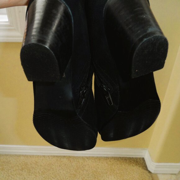 Suede Leather Black Ankle Boot with Heel  size 7.5 - Picture 10 of 10